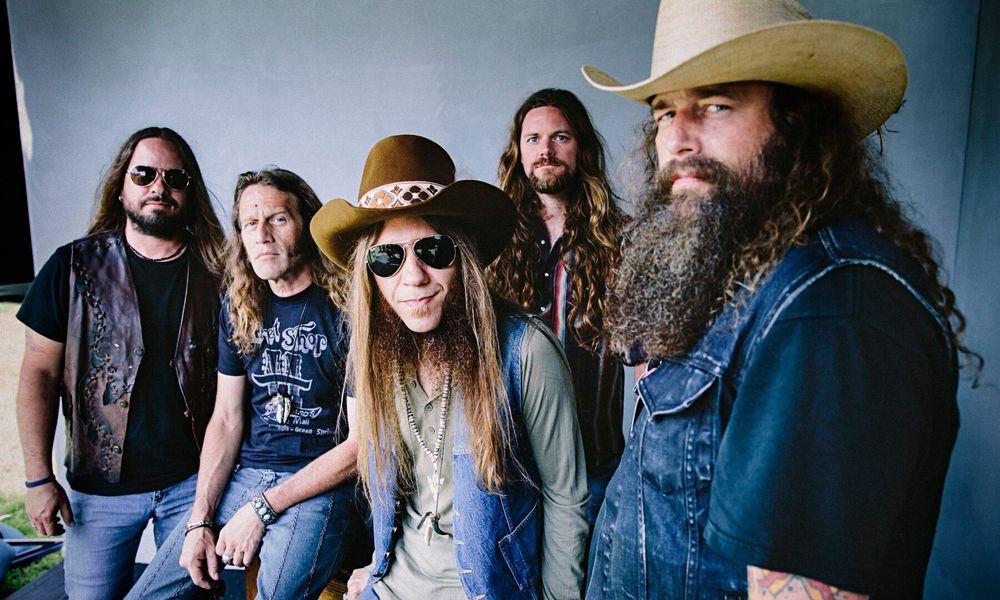 blackberry smoke tour bus