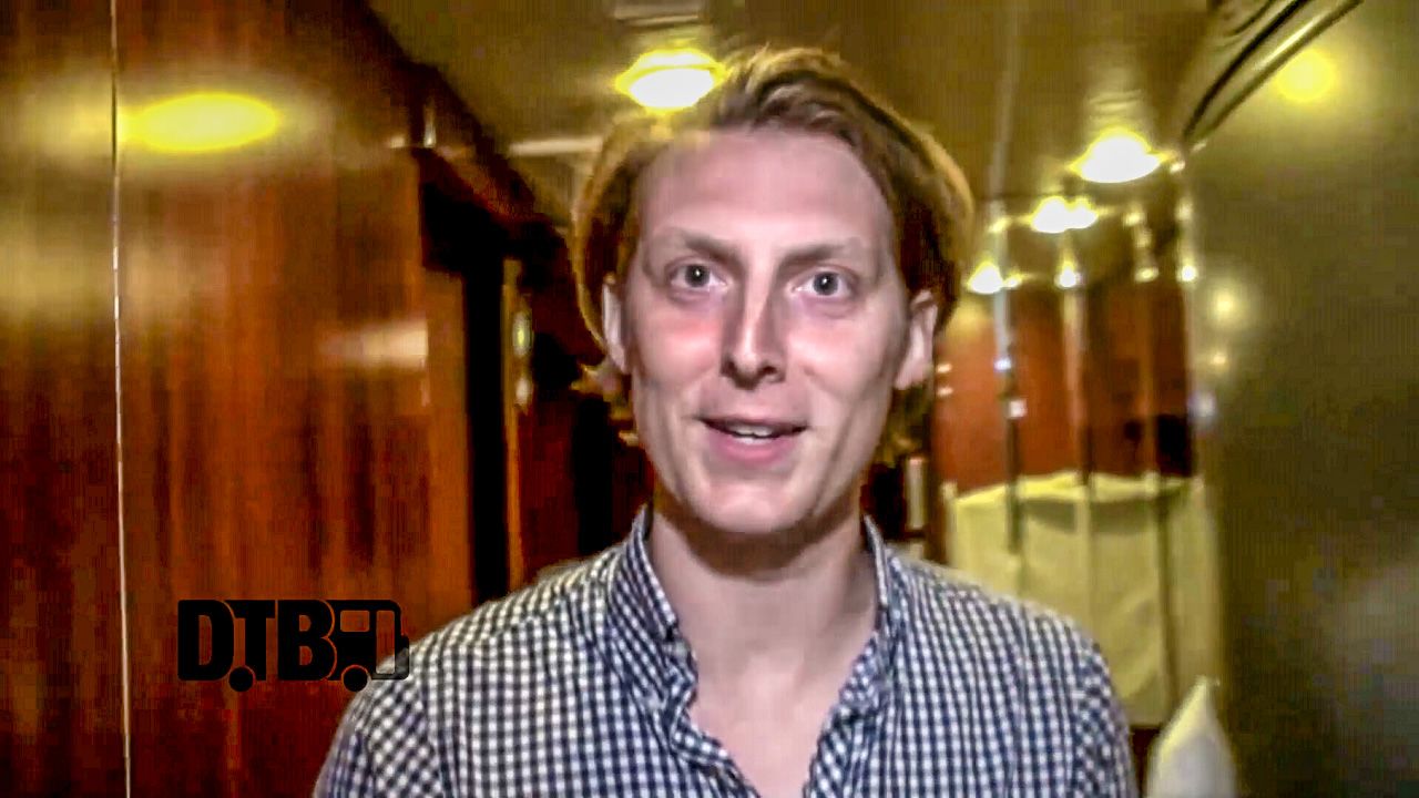 Eric Hutchinson – BUS INVADERS Ep. 935 [VIDEO]