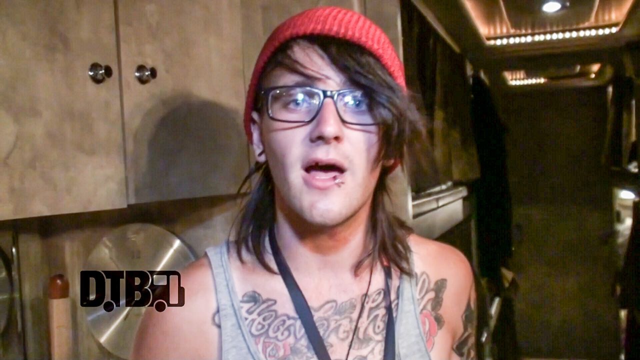 SayWeCanFly – BUS INVADERS Ep. 941 [VIDEO]