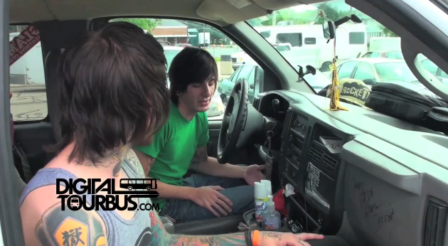 Eyes Set To Kill – BUS INVADERS Ep. 16