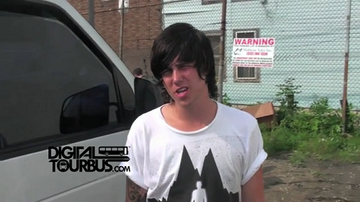 Sleeping With Sirens – BUS INVADERS Ep. 299