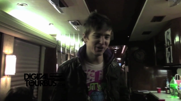 The Hit – BUS INVADERS Ep. 218