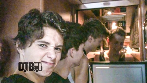 The Vamps – BUS INVADERS Ep. 867 [VIDEO]